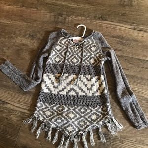 Excellent condition gray/cream justice sweater!